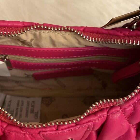 NWT Steve Madden (Bvital) Quilted Crossbody Bag w/ AirPod Coin Pouch - Fuchsia - Picture 17 of 17
